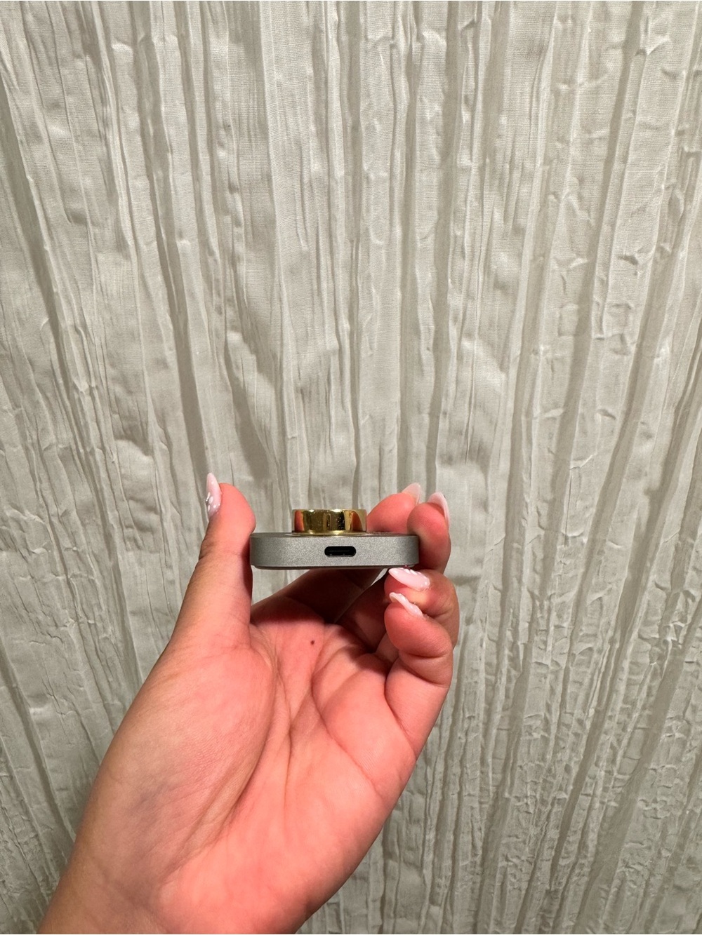 OURĀ RING 4: size 8 ; GOLD - Picture 2 of 3